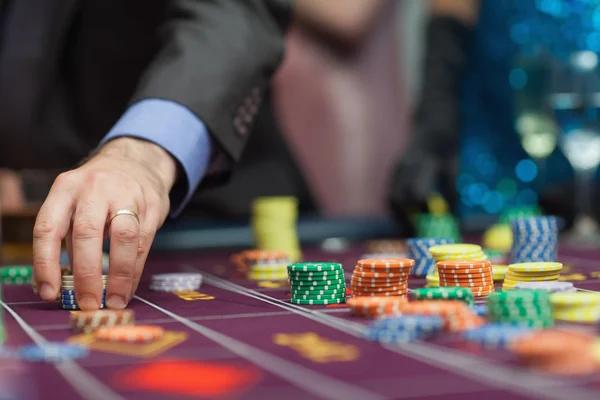 The Science of Cognitive Biases: How Mental Shortcuts Affect Decision-Making in Online Casinos